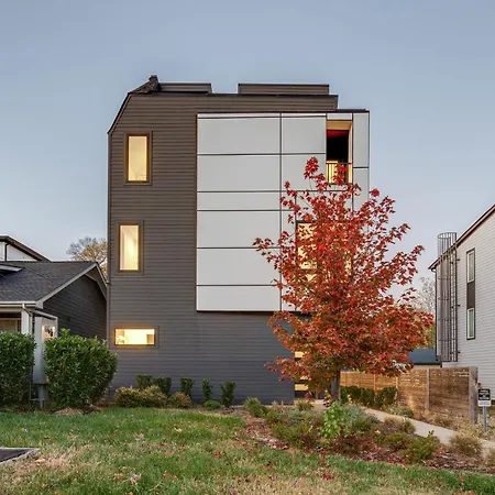 Nash Chic Near Dt Rooftop Luxe Comfort Holiday home *
