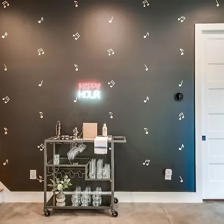 Close To The Gulch - Book Today Nashville