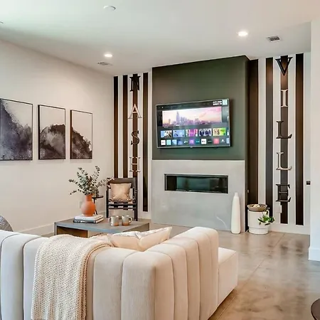 Close To The Gulch - Book Today * Nashville