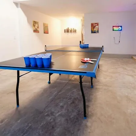 Downtown Luxury - 10 Beds & Free Parking *