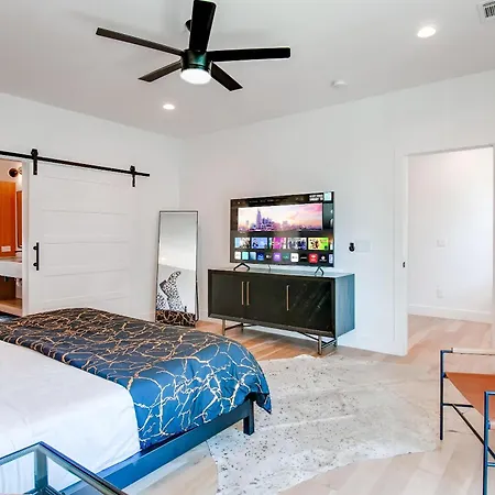 Close To The Gulch - Book Today * Nashville