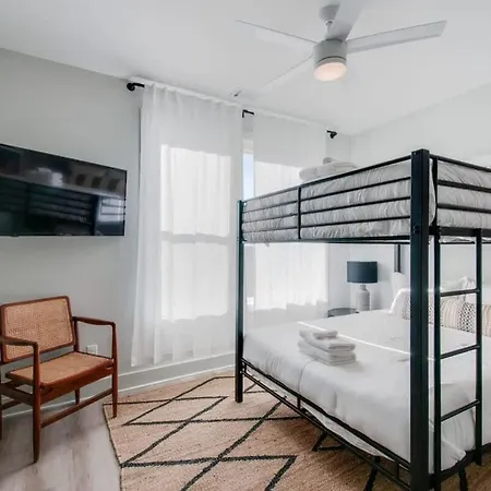 East Nash Lux - 13 Beds & Views