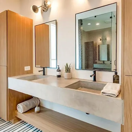 Close To The Gulch - Book Today * Nashville