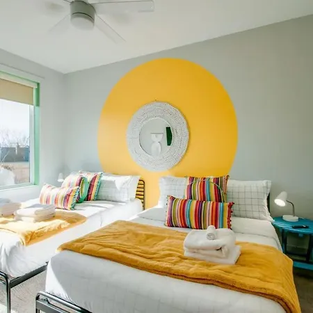 East Nash Double - 26 Beds Fast * Nashville