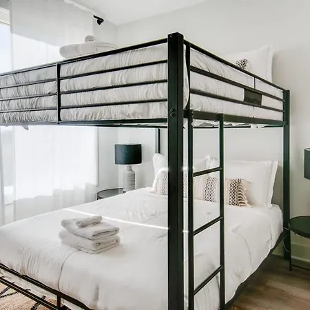 East Nash Double - 26 Beds Fast