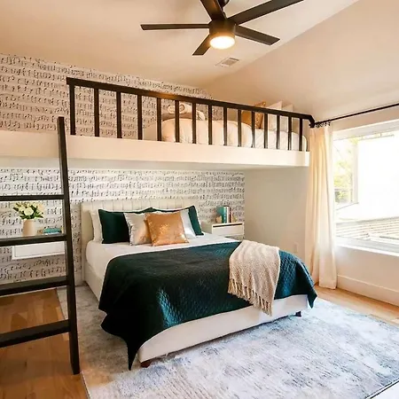 Close To The Gulch - Book Today