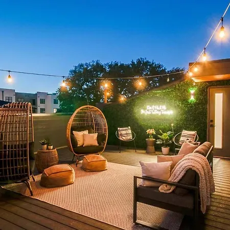 Close To The Gulch - Book Today * Nashville