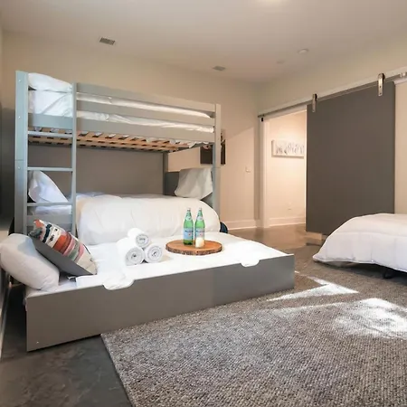 Holiday home Downtown Luxury - 10 Beds & Free Parking