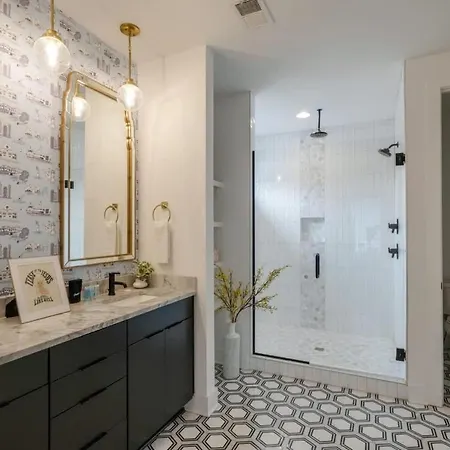 Holiday home Luxury Retreat: Rooftop Hot Tub Double Deck & Game Nashville