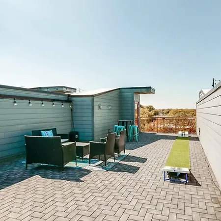 Game And Skydeck - Book Today Holiday home Nashville