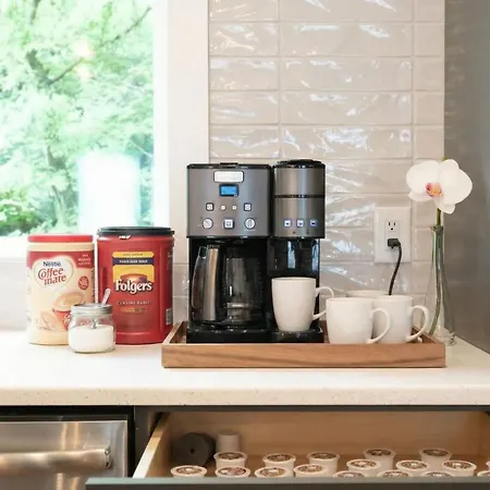 Downtown Luxury - 10 Beds & Free Parking Holiday home *