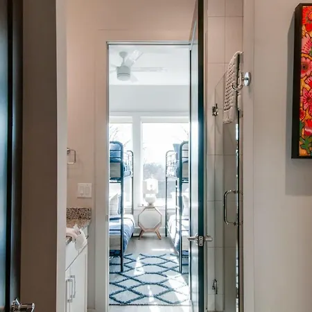 East Nash Lux - 13 Beds & Views Holiday home Nashville