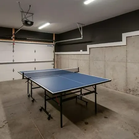 Holiday home Luxury Retreat: Rooftop Hot Tub Double Deck & Game