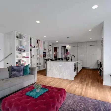 Luxury Retreat: Rooftop Hot Tub Double Deck & Game * Nashville