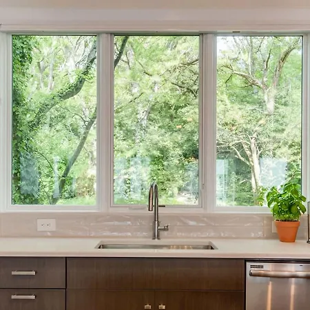 Downtown Luxury - 10 Beds & Free Parking *