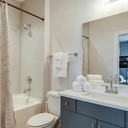 King & Queen 2 Homes - 24 Beds Views * Nashville
