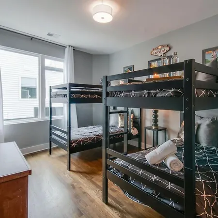 King & Queen 2 Homes - 24 Beds Views Holiday home