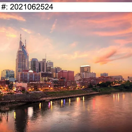 Downtown Luxury - 10 Beds & Free Parking Holiday home Nashville