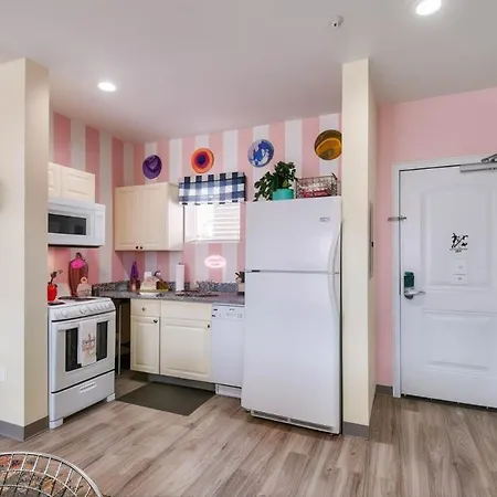 New 4 Bedroom Near Dt Walk To Restaurants Apartment *