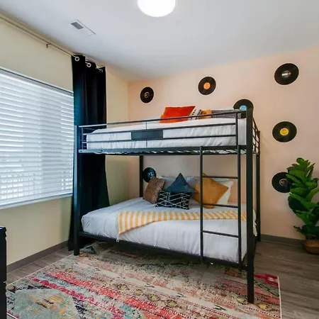 Apartment New 4 Bedroom Near Dt Walk To Restaurants Nashville