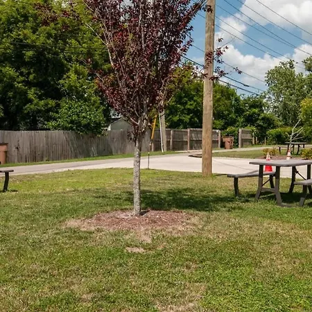New 4 Bedroom Near Dt Walk To Restaurants Apartment *