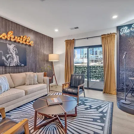 The Stage In Downtown W Pool/gym | Walk To Broadway Holiday home *