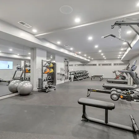 The Stage In Downtown W Pool/gym | Walk To Broadway Holiday home