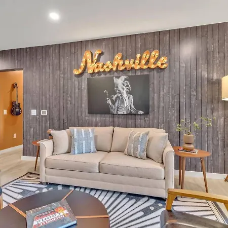 Holiday home The Stage In Downtown W Pool/gym | Walk To Broadway *