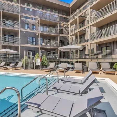 The Stage In Downtown W Pool/gym | Walk To Broadway Holiday home