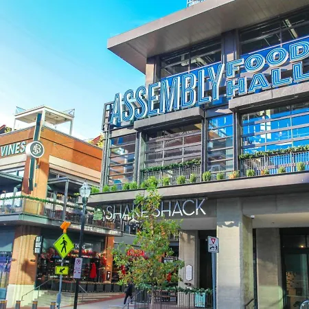 Holiday home The Stage In Downtown W Pool/gym | Walk To Broadway *