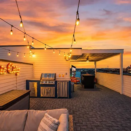 New Nashvegas Downtown Rooftop Views 13beds Holiday home *