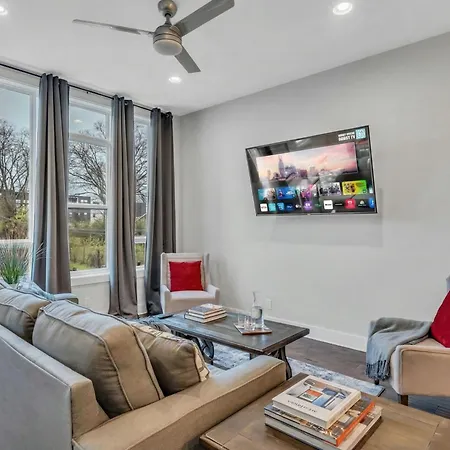 New Luxe 4br 12 Beds - Roofdeck Views - Chefs Kitchen *