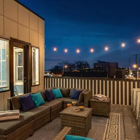 Holiday home New Luxe 4br 12 Beds - Roofdeck Views - Chefs Kitchen