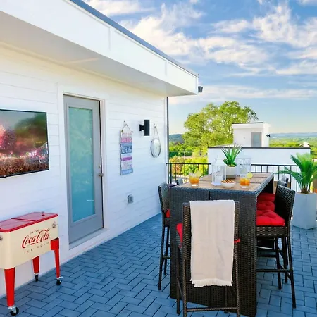 New Nashvegas Downtown Rooftop Views 13beds Holiday home Nashville