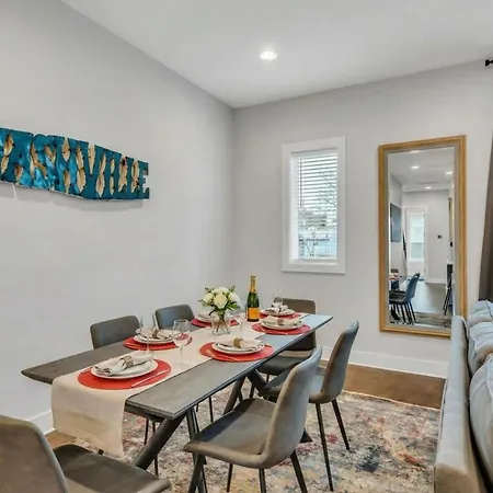 Holiday home New Luxe 4br 12 Beds - Roofdeck Views - Chefs Kitchen *