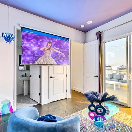 New Nash Eras - Rooftop Decks With Hot Tub - 15 Beds Holiday home *