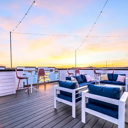 New Nash Eras - Rooftop Decks With Hot Tub - 15 Beds Nashville