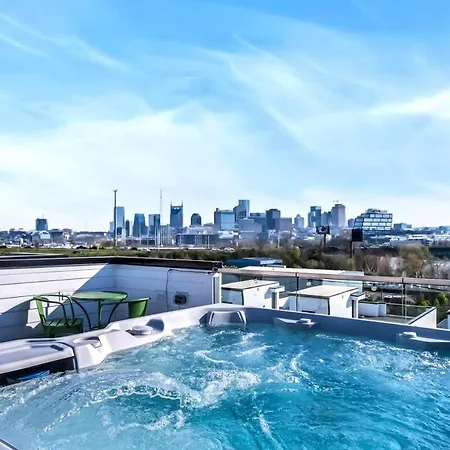 New Nash Eras - Rooftop Decks With Hot Tub - 15 Beds Holiday home