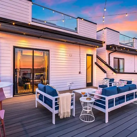 Holiday home New Nash Eras - Rooftop Decks With Hot Tub - 15 Beds *
