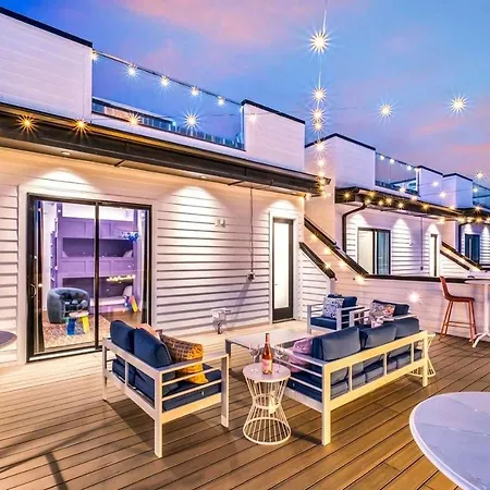 New Nash Eras - Rooftop Decks With Hot Tub - 15 Beds Nashville