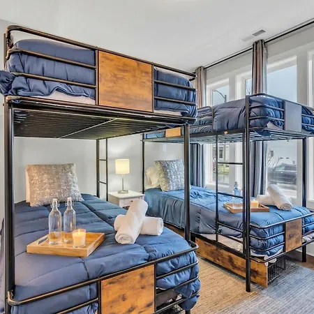 Holiday home New Luxe 4br 12 Beds - Roofdeck Views - Chefs Kitchen