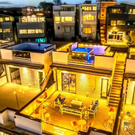 New Nash Eras - Rooftop Decks With Hot Tub - 15 Beds Holiday home Nashville