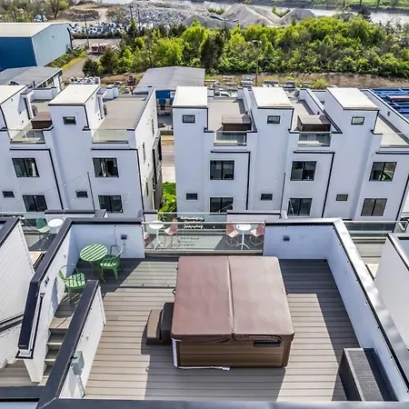 Holiday home New Nash Eras - Rooftop Decks With Hot Tub - 15 Beds Nashville
