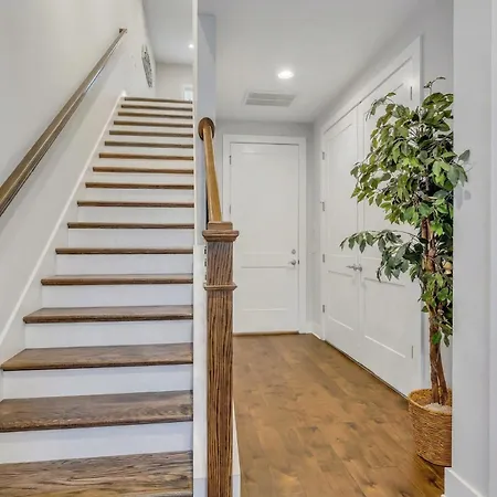 New Luxe 4br 12 Beds - Roofdeck Views - Chefs Kitchen Nashville