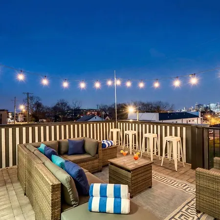 New Luxe 4br 12 Beds - Roofdeck Views - Chefs Kitchen