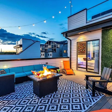 New We Roll Rooftop - Hot Tub With Views - 13 Beds Holiday home *