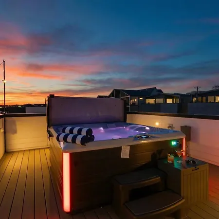 New We Roll Rooftop - Hot Tub With Views - 13 Beds Holiday home Nashville