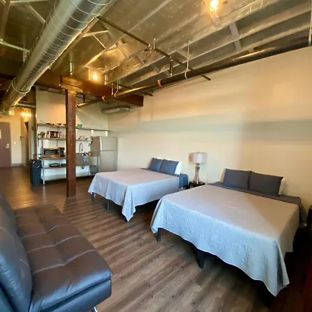 Downtown - Adults Only Hostel *
