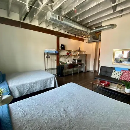 Downtown - Adults Only Hostel *