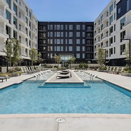 Stylish Retreat Near Downtown Apartment *